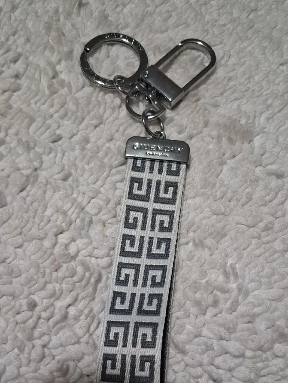 N/A stylish wristlet